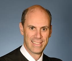 Lire la suite à propos de l’article États-Unis : Donald Trump recadré par la Cour suprême après avoir appelé à destituer un juge fédéral