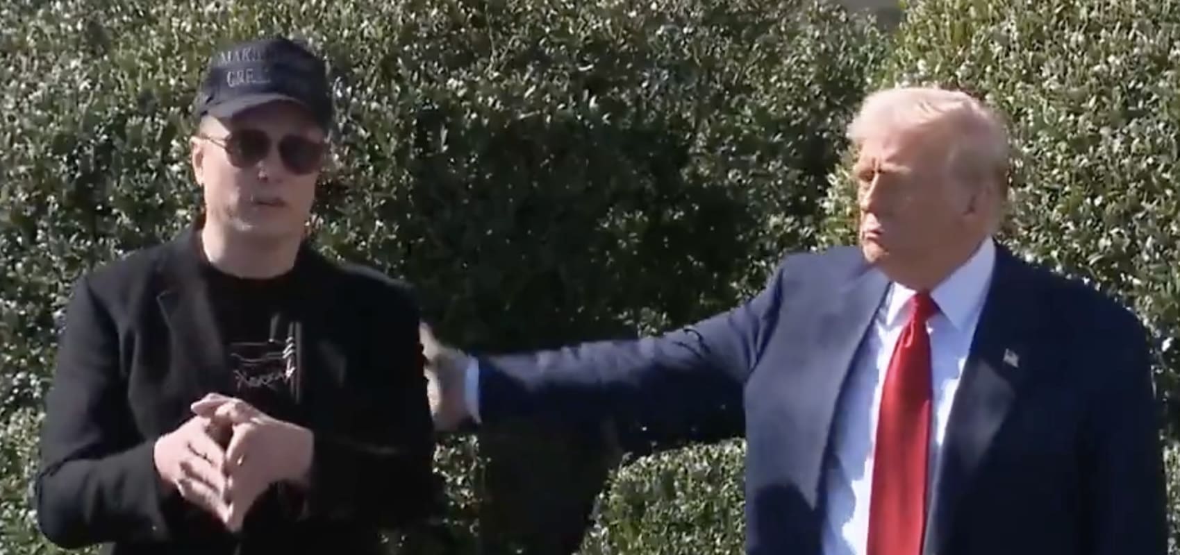 You are currently viewing États-Unis : Elon Musk annonce le doublement de la production de Tesla en « acte de foi » envers l’Amérique