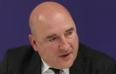 Lire la suite à propos de l’article Marseille : Démantèlement d’un vaste réseau de trafic de migrants grâce à une coopération internationale