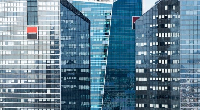 Lire la suite à propos de l’article Paris : Un étudiant en alternance à la Société Générale détourne 65 000 euros, deux complices en garde à vue