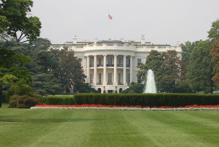 Lire la suite à propos de l’article Russie-États-Unis : La Maison Blanche confirme un accord pour  un « cessez-le-feu concernant l’énergie et les infrastructures »