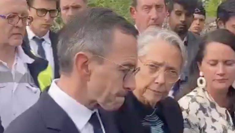 Lire la suite à propos de l’article Attaque au couteau à Nantes : Élisabeth Borne et Bruno Retailleau expriment leur émotion et appellent à une refondation de l’autorité