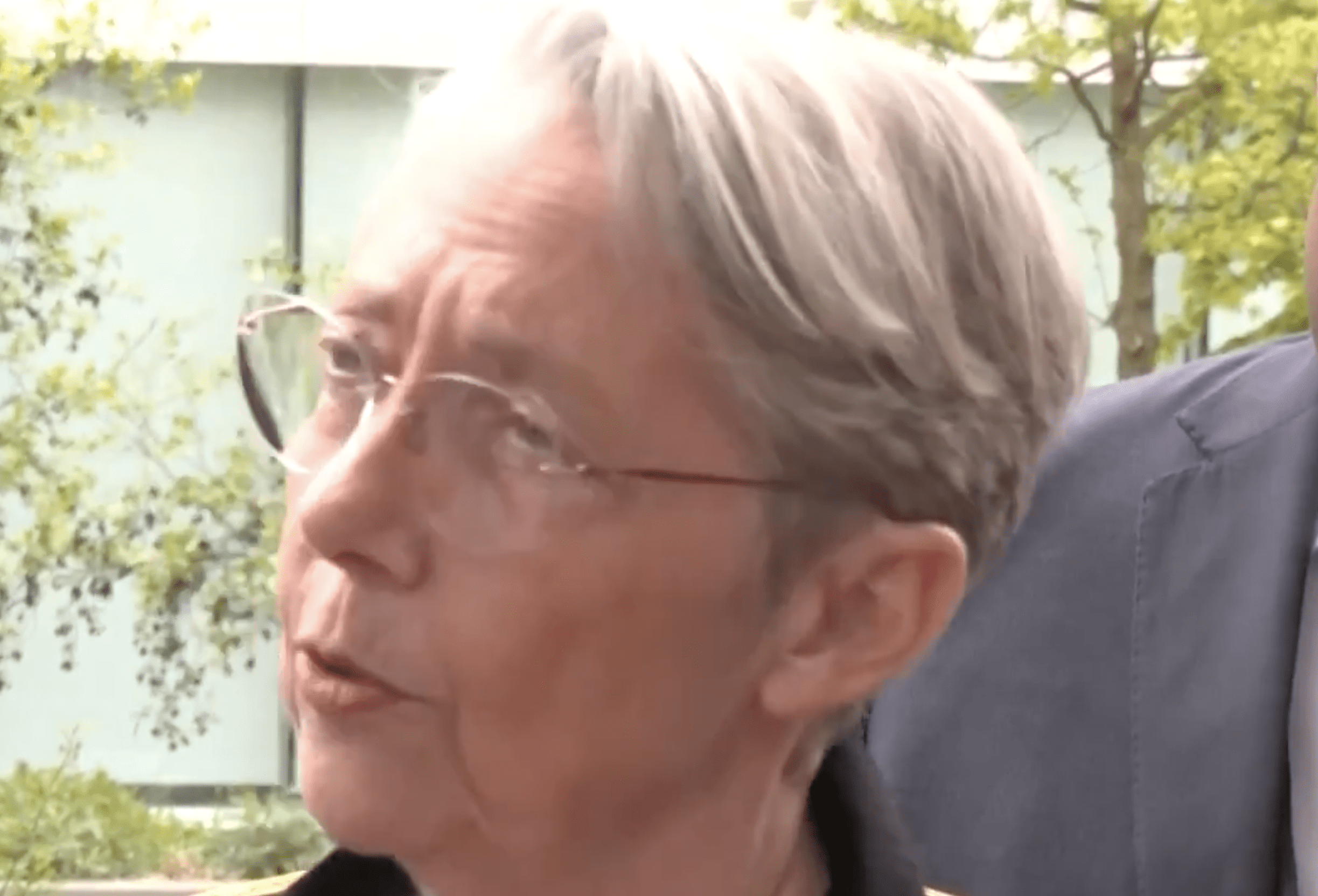 You are currently viewing Attaque au couteau à Nantes : Élisabeth Borne renforce sa ligne