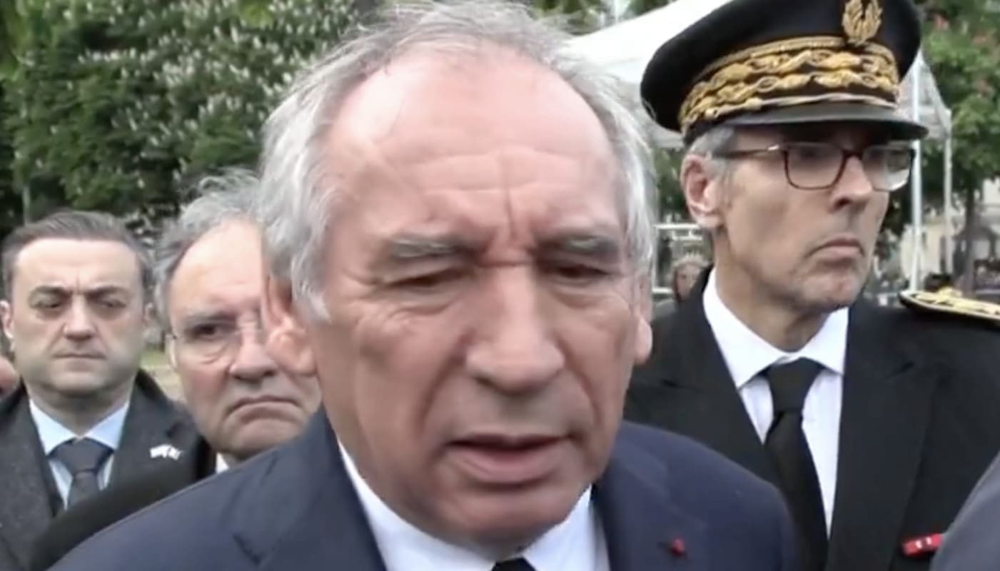 You are currently viewing Attaque au couteau à Nantes : François Bayrou appelle à bannir les armes blanches des établissements