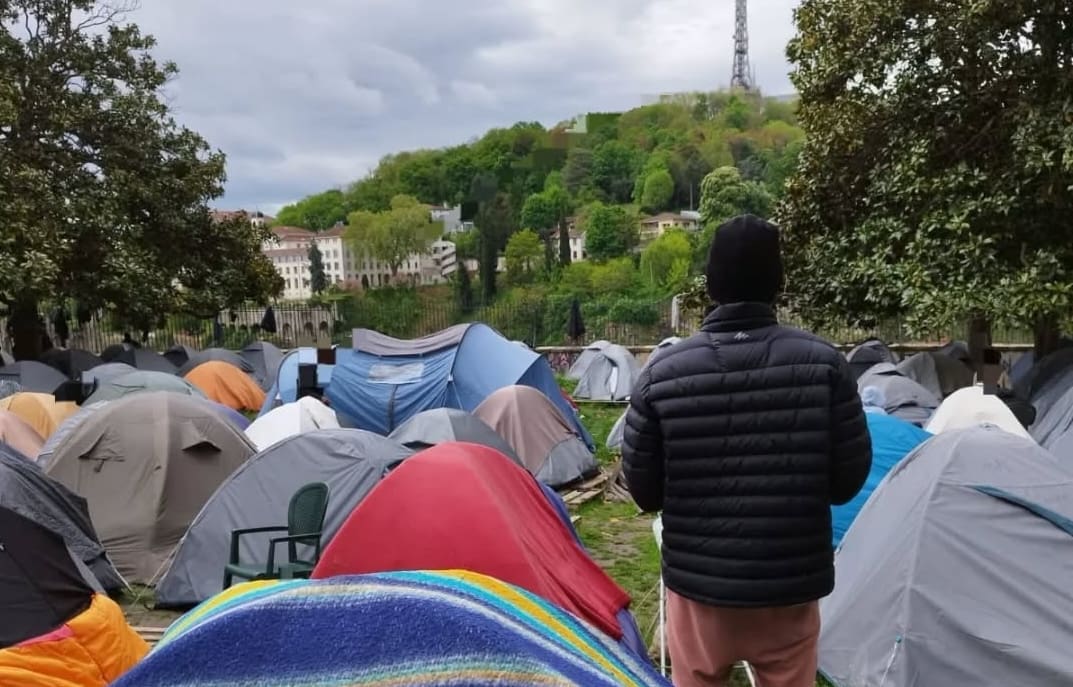 You are currently viewing Lyon : Menacés d’expulsion, les 250 mineurs isolés du jardin des Chartreux lancent un appel à l’aide