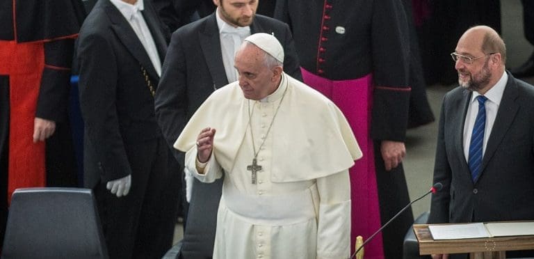 Lire la suite à propos de l’article Mort du pape François : Le pontife jésuite proche des élites mondialistes meurt un lundi de Pâques