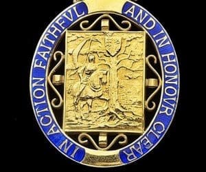 Lire la suite à propos de l’article Royaume-Uni : Franc-maçonnerie et Ordre des Compagnons d’honneur, des réseaux d’élite connectés ?