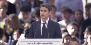 Lire la suite à propos de l’article Saint-Denis : Gabriel Attal dénonce les attaques de l’extrême droite contre la justice et les institutions