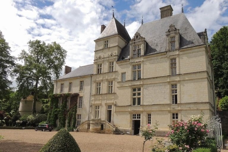 Lire la suite à propos de l’article Sarthe : À quoi ressemble le château Renaissance des parents d’Apolline de Malherbe ?