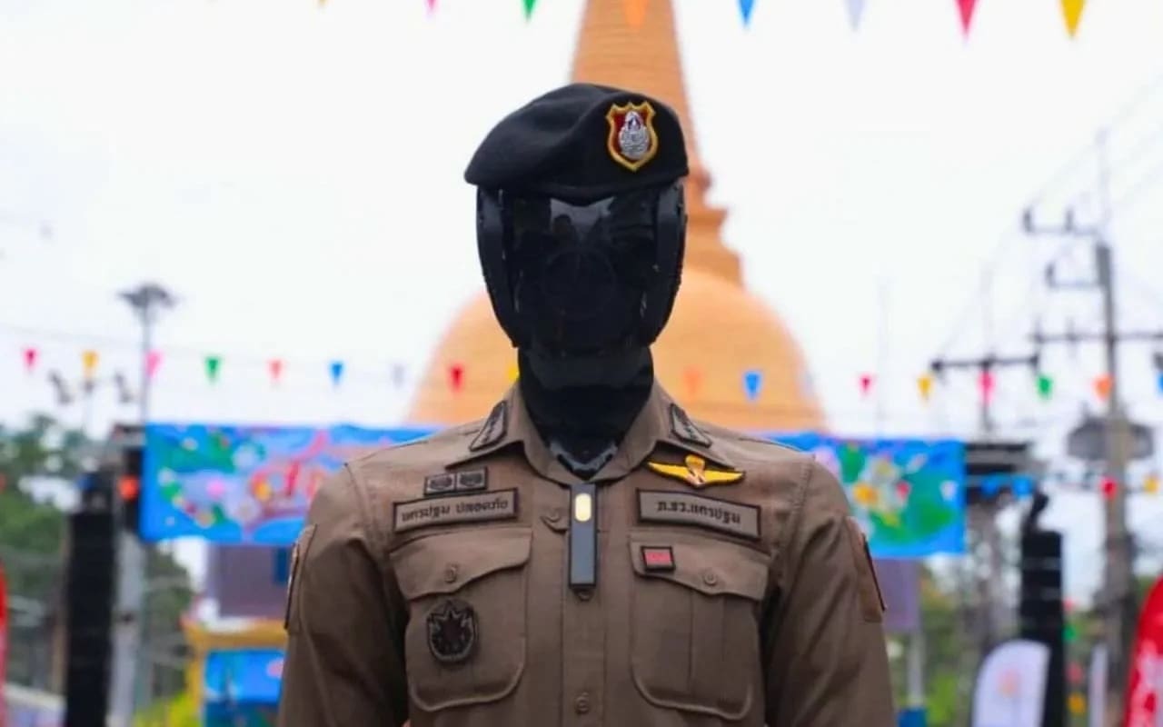 You are currently viewing Thaïlande : Un robot humanoïde rejoint la police, mais ce n’est pas encore « Robocop »