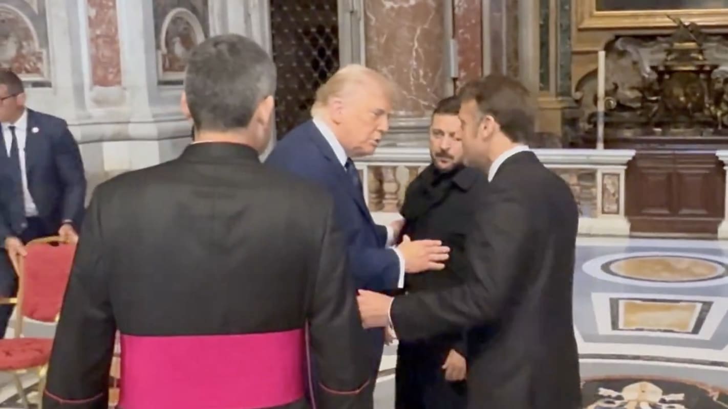 You are currently viewing Vatican : Donald Trump a-t-il mis un vent à Macron ?
