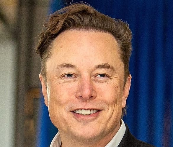 Lire la suite à propos de l’article Elon Musk annonce se recentrer sur ses entreprises après une panne de X