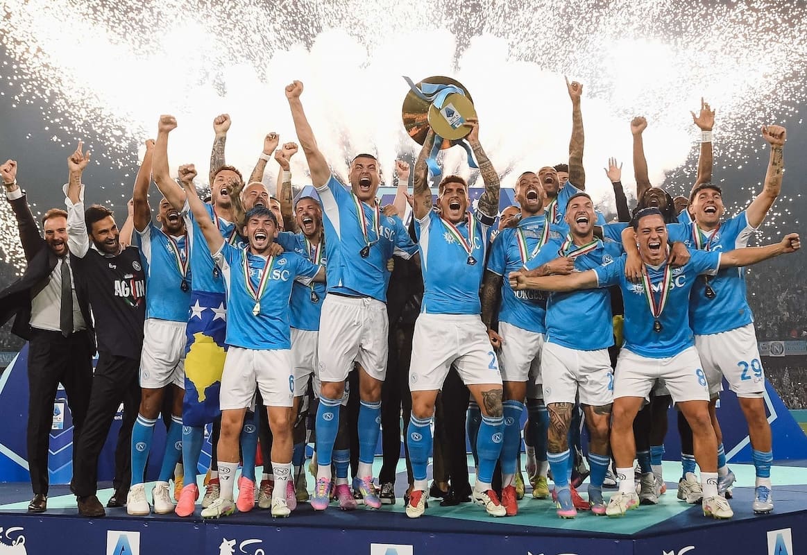 You are currently viewing Naples : la ville fête un 4e Scudetto historique