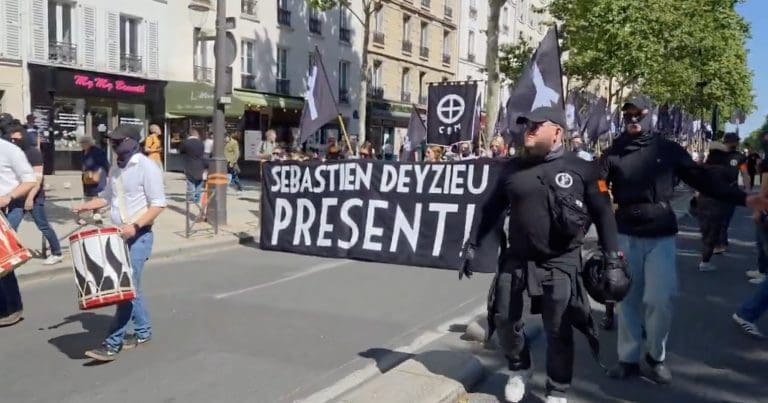 Lire la suite à propos de l’article Paris : 1.000 militants d’ultradroite défilent à l’appel du « Comité du 9-Mai »