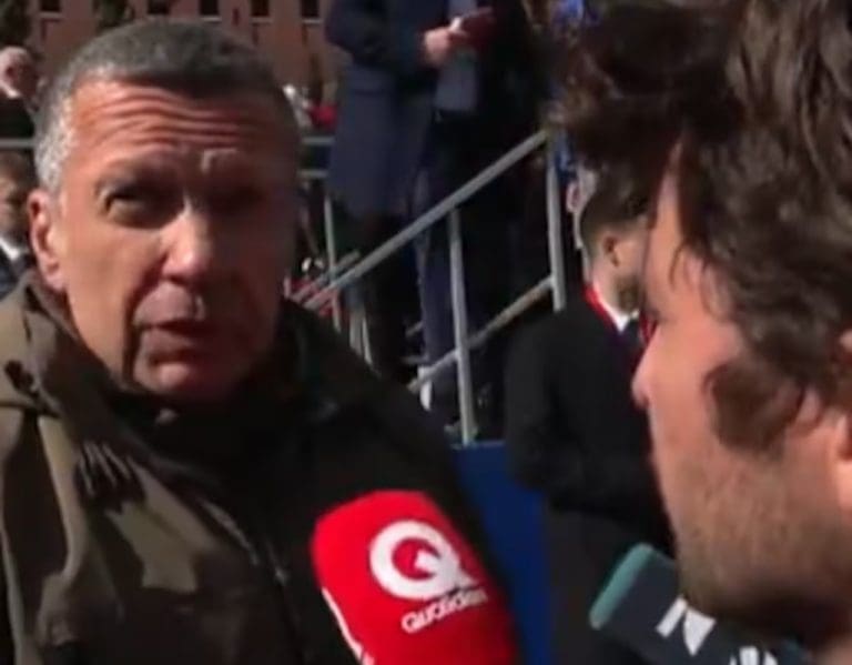 Lire la suite à propos de l’article Russie : Vladimir Soloviev prend à partie la France au micro de Quotidien