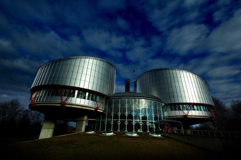 Lire la suite à propos de l’article Contrôles d’identité au faciès : la France condamnée par la Cour européenne des droits de l’homme