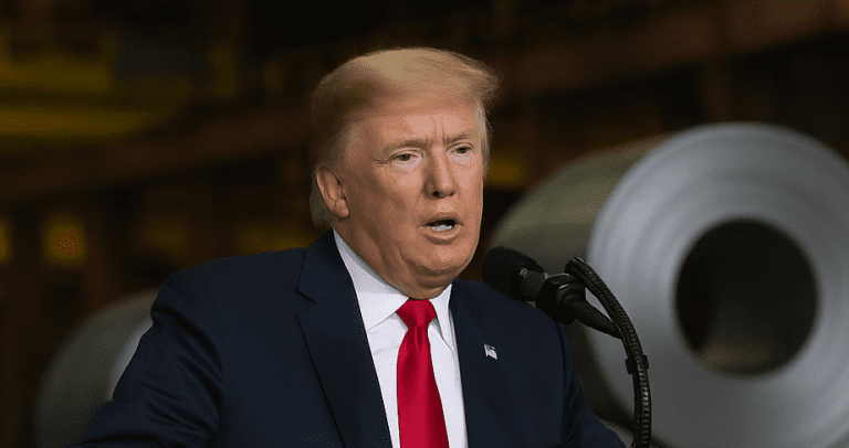 Lire la suite à propos de l’article États-Unis : Donald Trump double les droits de douane sur l’acier et l’aluminium dès ce mercredi
