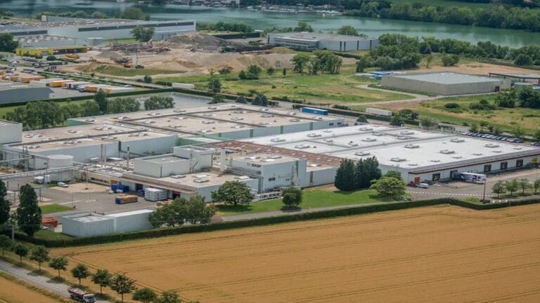 Lire la suite à propos de l’article Genay : des militants écologistes s’introduisent sur le site Seveso de BASF, un homme interpellé