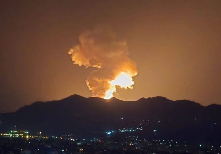 Lire la suite à propos de l’article Iran : les États-Unis frappent trois sites nucléaires, Trump menace de nouvelles attaques