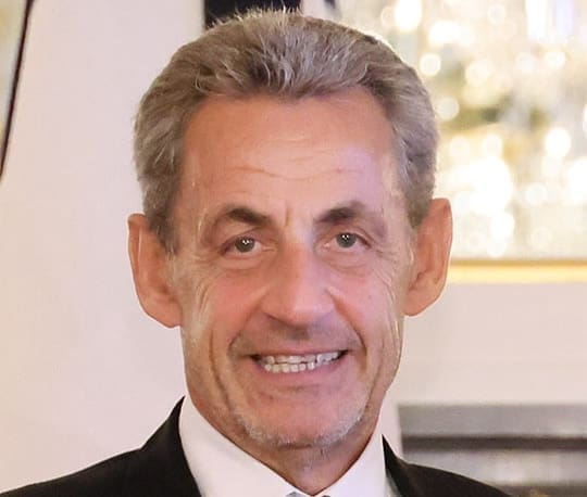 Lire la suite à propos de l’article Nicolas Sarkozy déchu de la Légion d’honneur : une décision qui suscite le débat