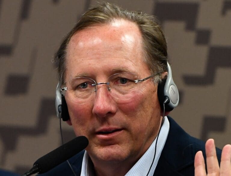 Lire la suite à propos de l’article OL : John Textor cède officiellement la présidence à Michele Kang après l’annonce de la relégation en Ligue 2