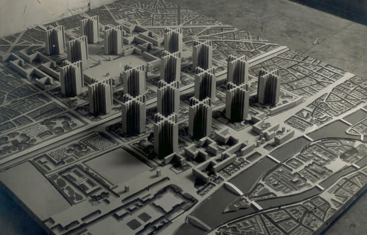 Lire la suite à propos de l’article Paris : le « Plan Voisin » de Le Corbusier, un rêve urbanistique aux allures totalitaires