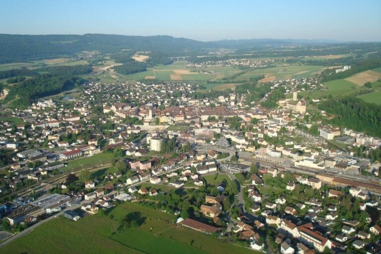 Lire la suite à propos de l’article Suisse : la piscine de Porrentruy interdit les non-résidents et déclenche une polémique transfrontalière