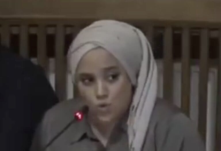 Lire la suite à propos de l’article Belgique : l’échevine de Molenbeek, Saliha Raïss crée la polémique avec son « dégagez » lancé à l’opposition