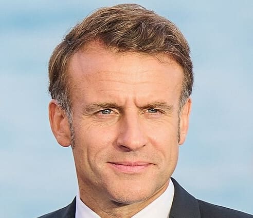 Lire la suite à propos de l’article Diplomatie : comment Emmanuel Macron aurait poussé Donald Trump à inviter les européens dans la foulée de l’Alaska ?