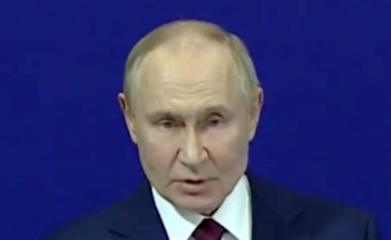 Lire la suite à propos de l’article Guerre en Ukraine : Poutine affirme depuis un site clé de l’armement nucléaire, ne pas en avoir déclenché le conflit
