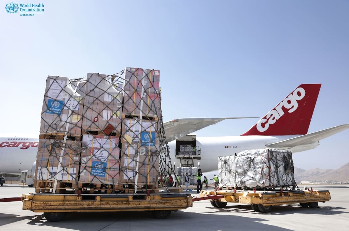 You are currently viewing Afghanistan : l’OMS annonce avoir « prépositionné » et acheminé près de 80 tonnes de fournitures de santé d’urgence depuis le séïsme