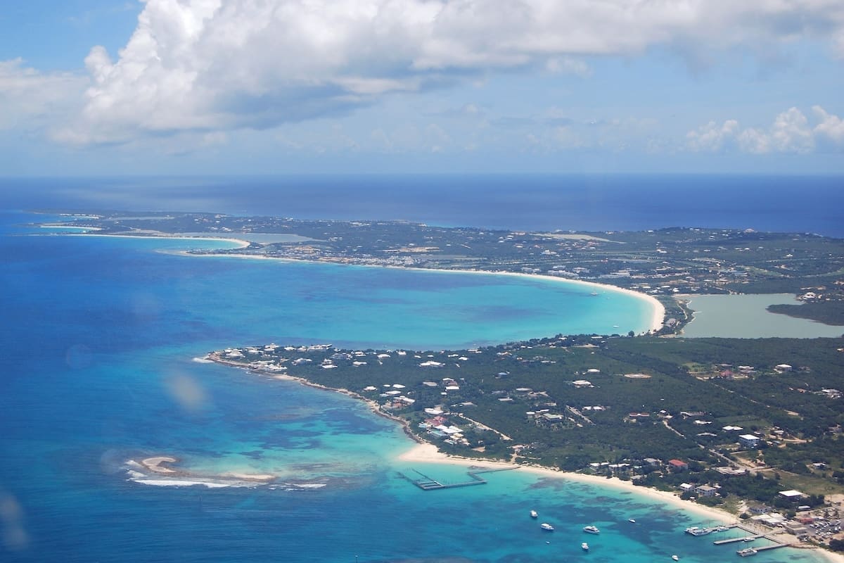 You are currently viewing Anguilla : l’île des Caraïbes qui s’enrichit grâce au « .ai » et au boom de l’intelligence artificielle