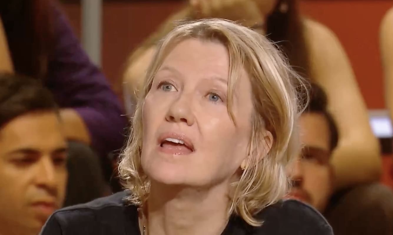 You are currently viewing Charlie Kirk : Judith Perrignon compare sur France 5 ses obsèques à des « rassemblements nazis »