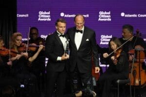 Lire la suite à propos de l’article Global Citizen Award : Emmanuel Macron honoré à New York malgré la polémique sur les cessions d’entreprises françaises