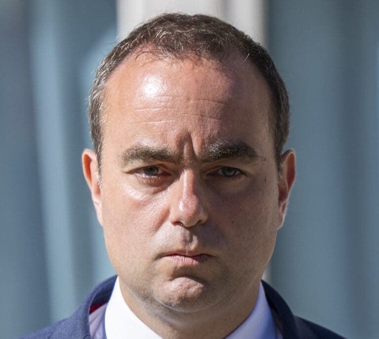 Lire la suite à propos de l’article Matignon : Sébastien Lecornu officiellement nommé Premier ministre par Emmanuel Macron