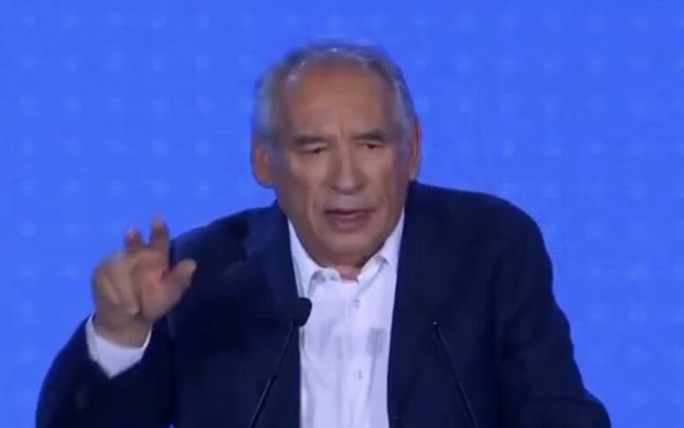 Lire la suite à propos de l’article MoDem : François Bayrou exalte son bilan et apporte son soutien à Sarkozy