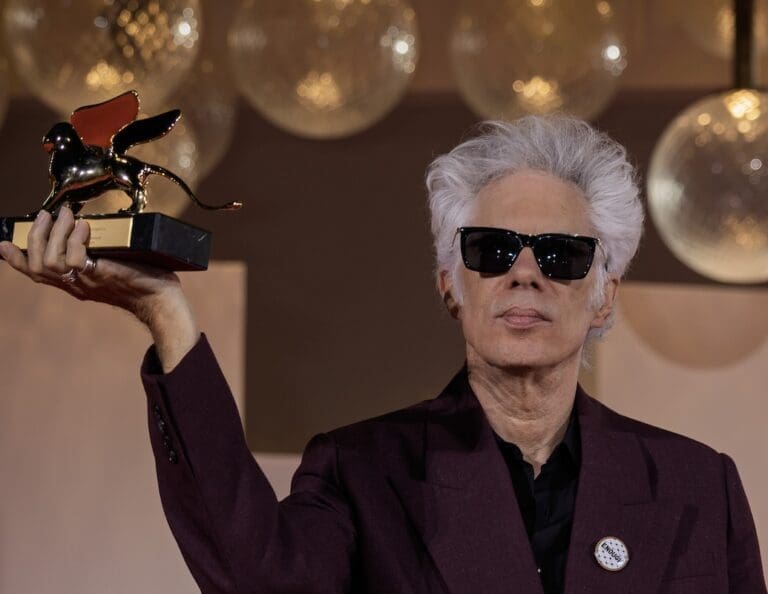 Lire la suite à propos de l’article Mostra de Venise 2025 : Jim Jarmusch sacré, Gaza reléguée en second plan