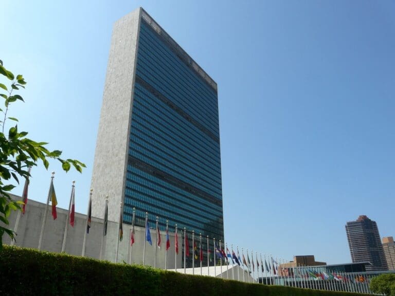 Lire la suite à propos de l’article ONU : adoption d’une déclaration pour la solution à deux États et condamnation du Hamas