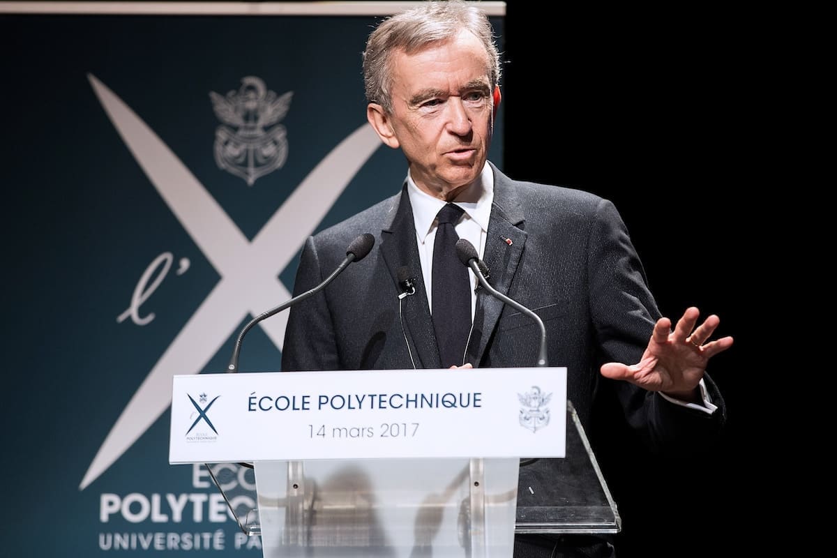 You are currently viewing Taxe Zucman : Bernard Arnault accuse l’économiste de vouloir « mettre à terre l’économie française »