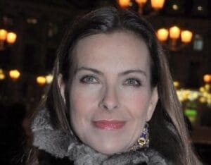 Lire la suite à propos de l’article Carole Bouquet : la comédienne rassure après un malaise sur scène en pleine représentation du « Professeur »