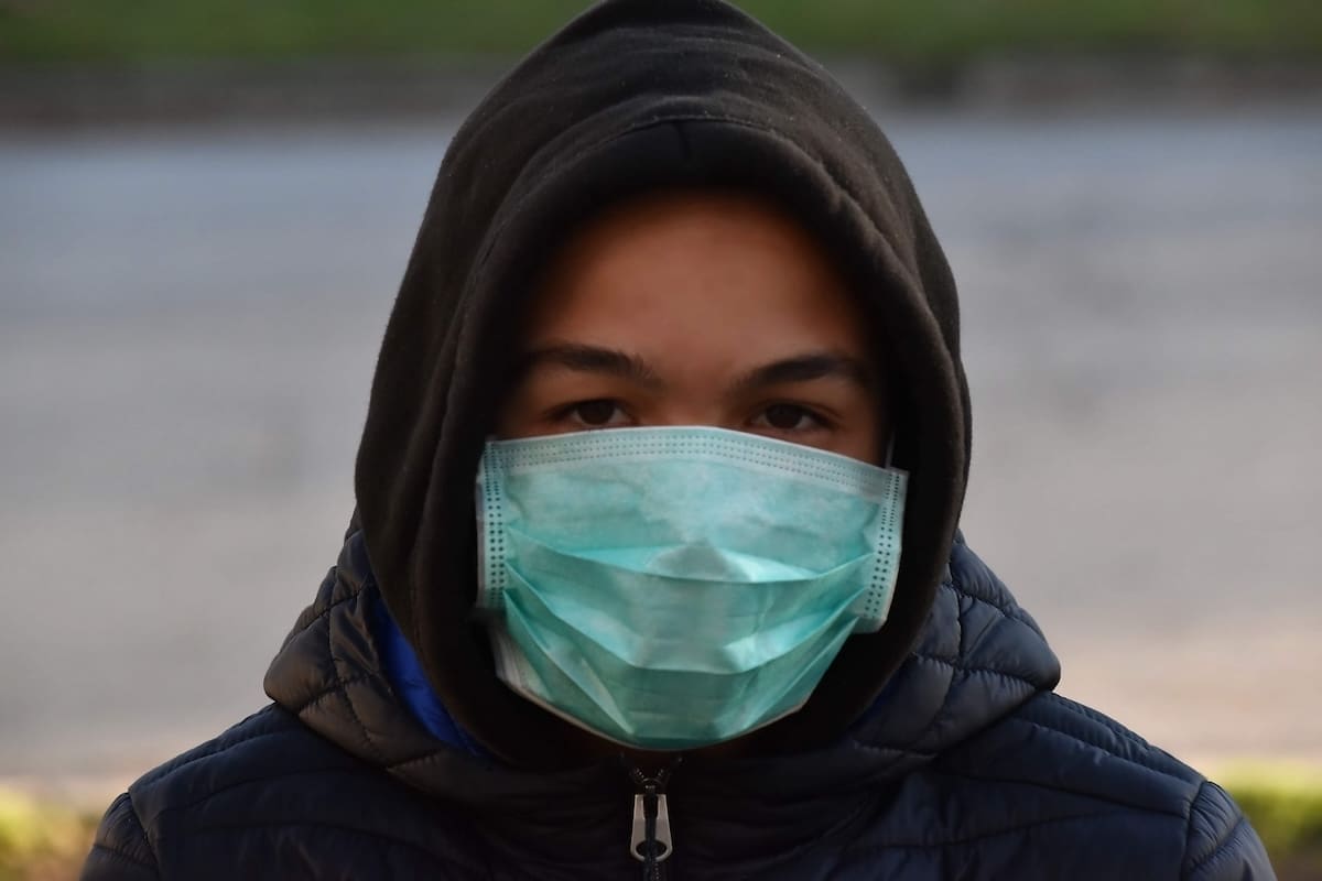 You are currently viewing Covid-19 : le masque redevient obligatoire dans plusieurs établissements de santé face à la hausse des contaminations