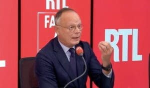 Lire la suite à propos de l’article Crise politique : Édouard Philippe plaide pour une présidentielle anticipée après l’adoption du budget