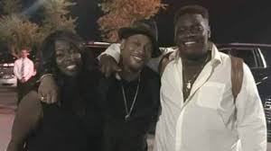 Lire la suite à propos de l’article D’Angelo : le fils du chanteur brise le silence après la mort de son père et de sa mère à sept mois d’intervalle