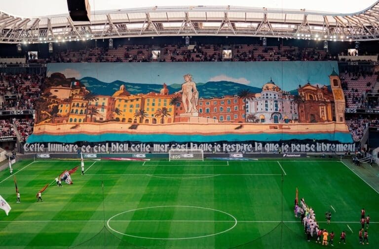 Lire la suite à propos de l’article Football : l’arbitre interrompt Nice-Lyon après un chant anti-Daech jugé homophobe, tollé à l’Allianz Riviera