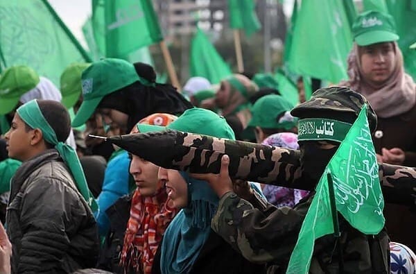 Lire la suite à propos de l’article Gaza : Israël suspend l’aide humanitaire après des attaques du Hamas, la trêve déjà fragilisée