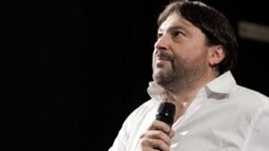 Lire la suite à propos de l’article Italie : une bombe explose sous la voiture du journaliste Sigfrido Ranucci, cible d’un attentat