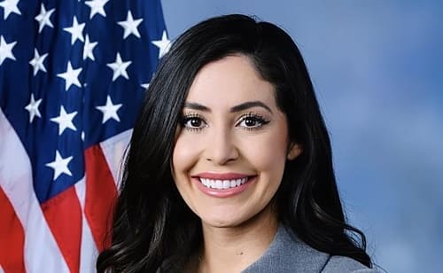 Lire la suite à propos de l’article JFK : La Républicaine Anna Paulina Luna publie des documents déclassifiés par Moscou