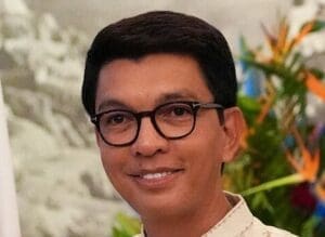 Lire la suite à propos de l’article Madagascar : l’armée annonce prendre le pouvoir après la destitution du président Andry Rajoelina