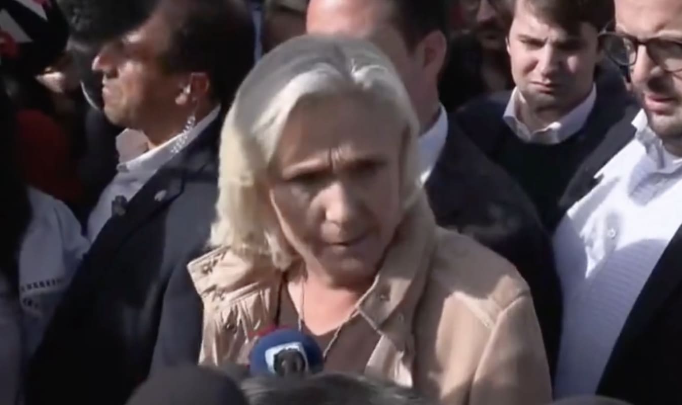 You are currently viewing Marine Le Pen : « La plaisanterie a assez duré, il faut dissoudre ou démissionner »