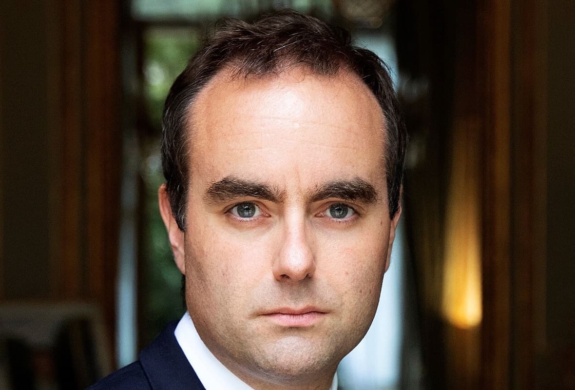 You are currently viewing Matignon : comment Emmanuel Macron a convaincu Sébastien Lecornu de rester Premier ministre